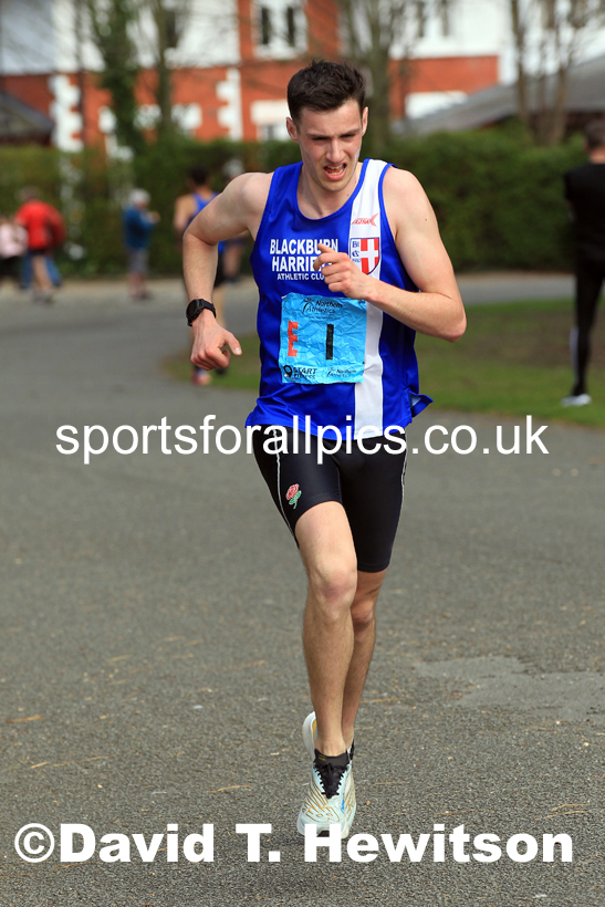 Senior Mens Northern 12 Stage Road Relay, 2022 Northern 12 and 6 Stage Road Relays,  Birkenhead Park, Birkenhead, Wirral.  Photo: David T. Hewitson/Sports for All Pics